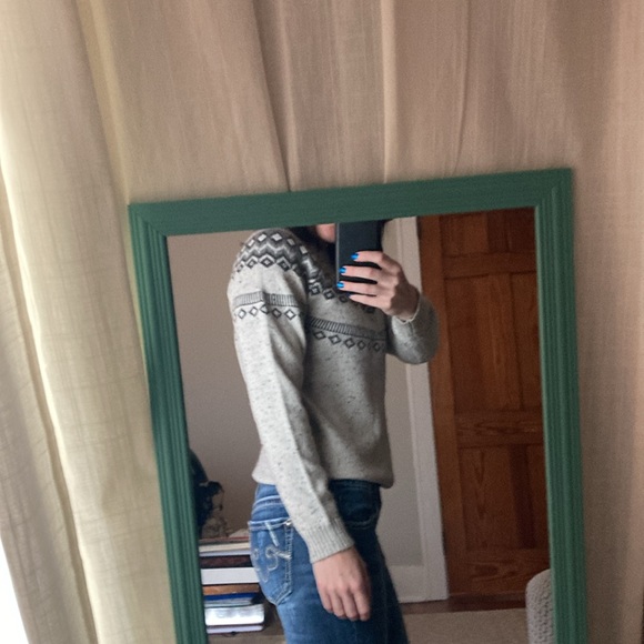 Sweater 🤍🤍 - Picture 2 of 3